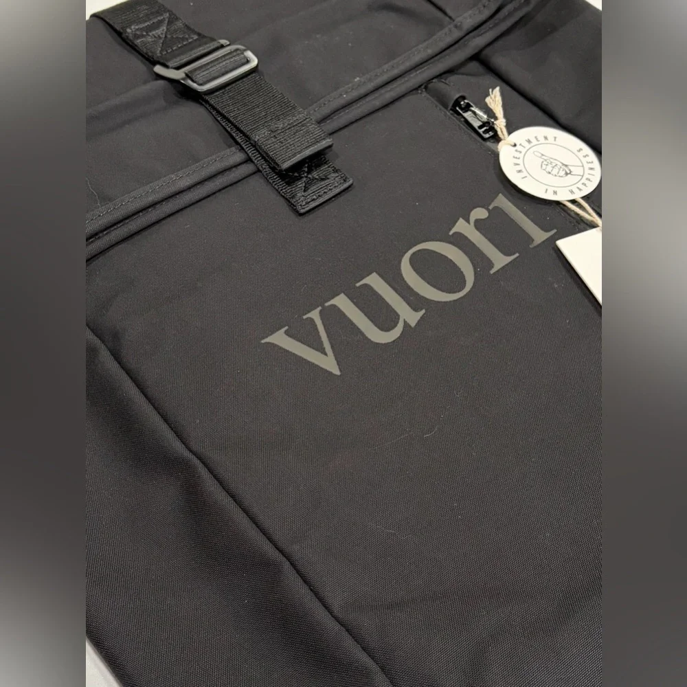 Vuori Backpack Black NWT Open Compartment Roll Top Closure Lpatop Sleeve - Picture 2 of 7